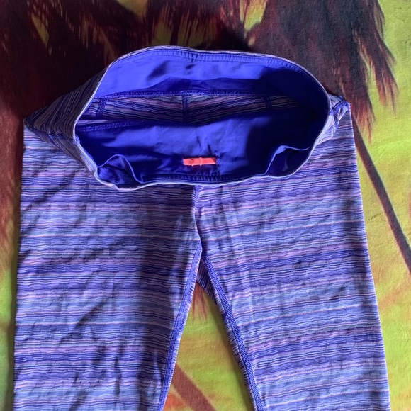 Lululemon Run Inspire Crop II Size 6 - Picture 7 of 12